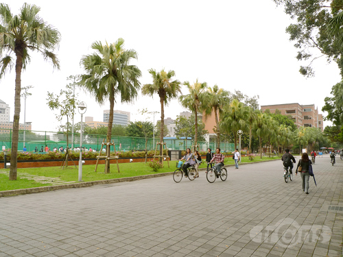 National Taiwan University - Language Center